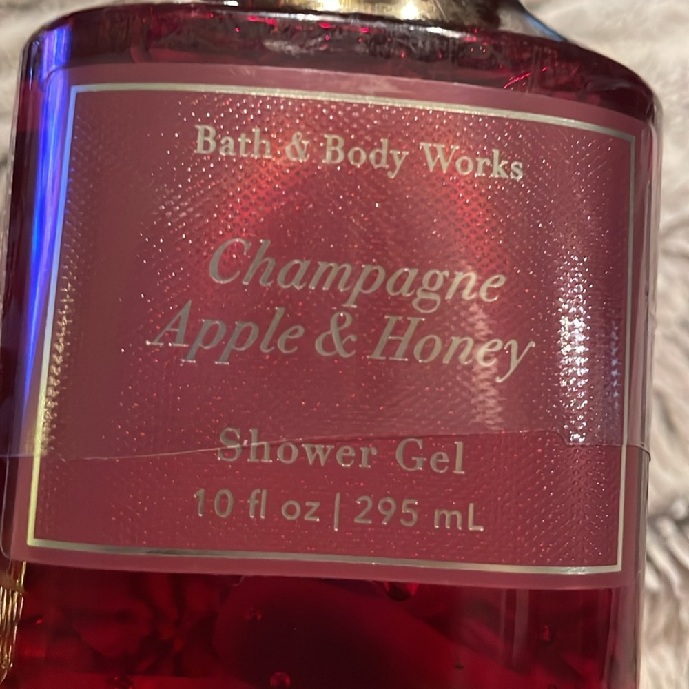Bath & Body Works Red Body Wash with Elegant Design and Textured Surface